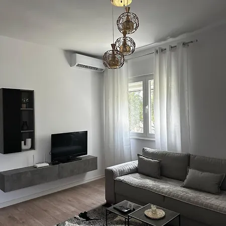 Spacious And Centrally Located Near The Stadium 公寓 *