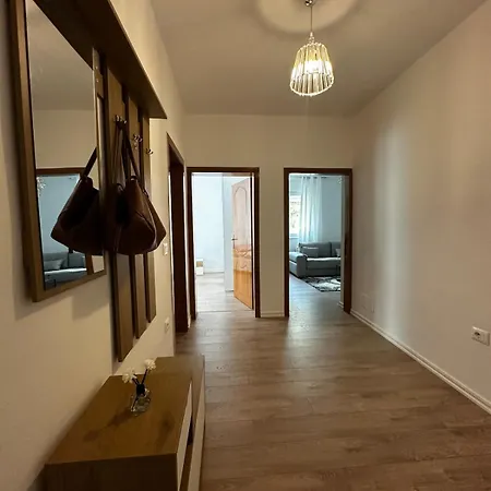 Spacious And Centrally Located Near The Stadium 아파트 *